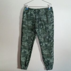 Steve's Jeans Men's Green Camouflage Cargo Pants